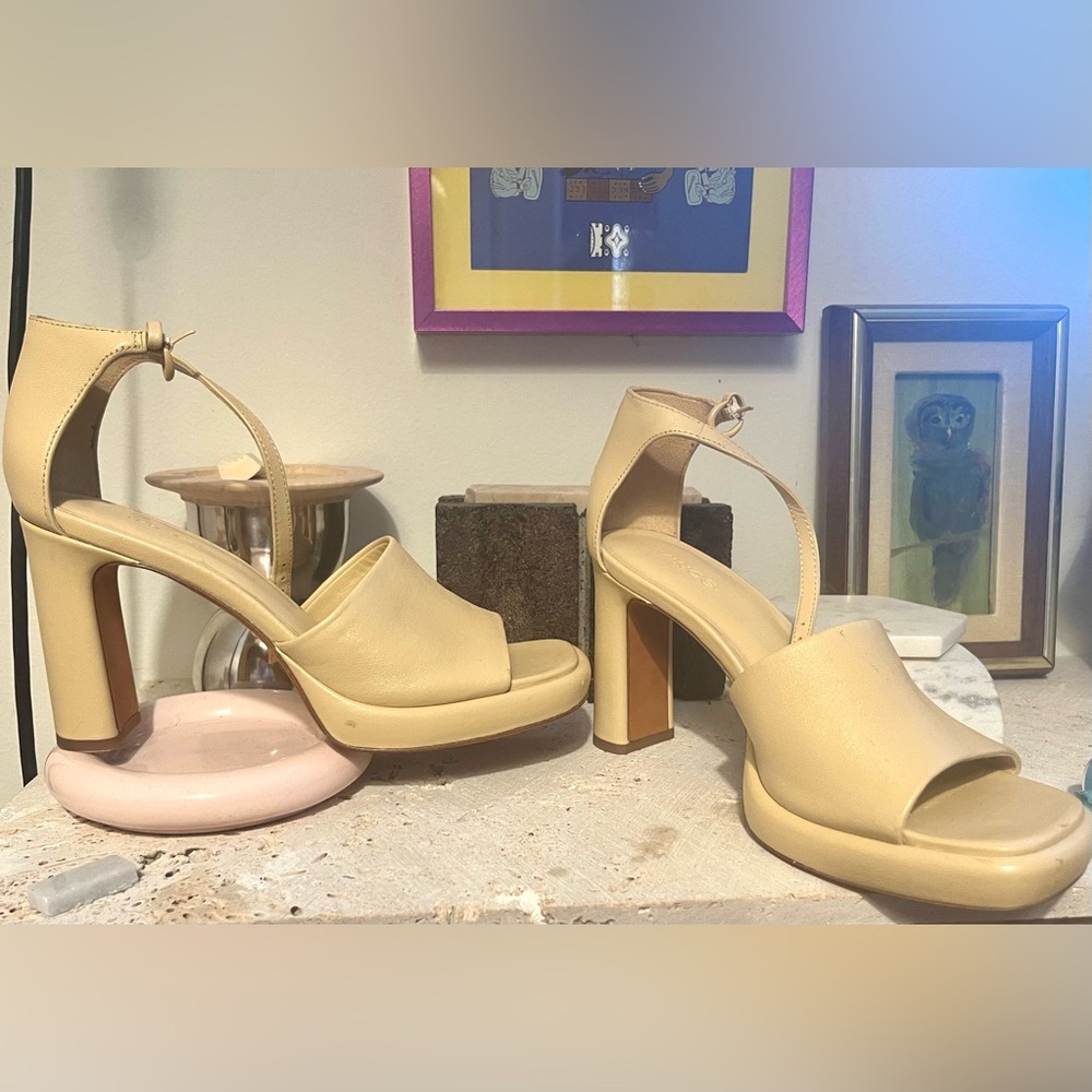 VINCE LEATHER PLATFORMS SIZE 8 US WORN ONCE FOR SALE